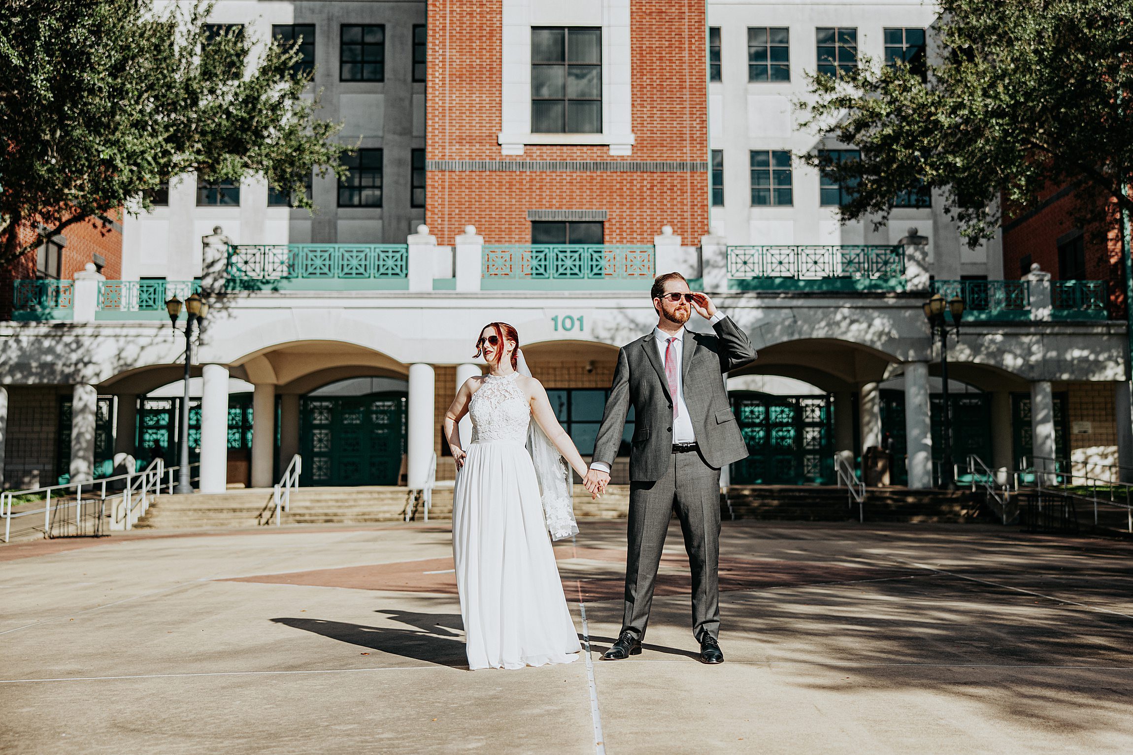 couple posing in front of the volusia county courthouse