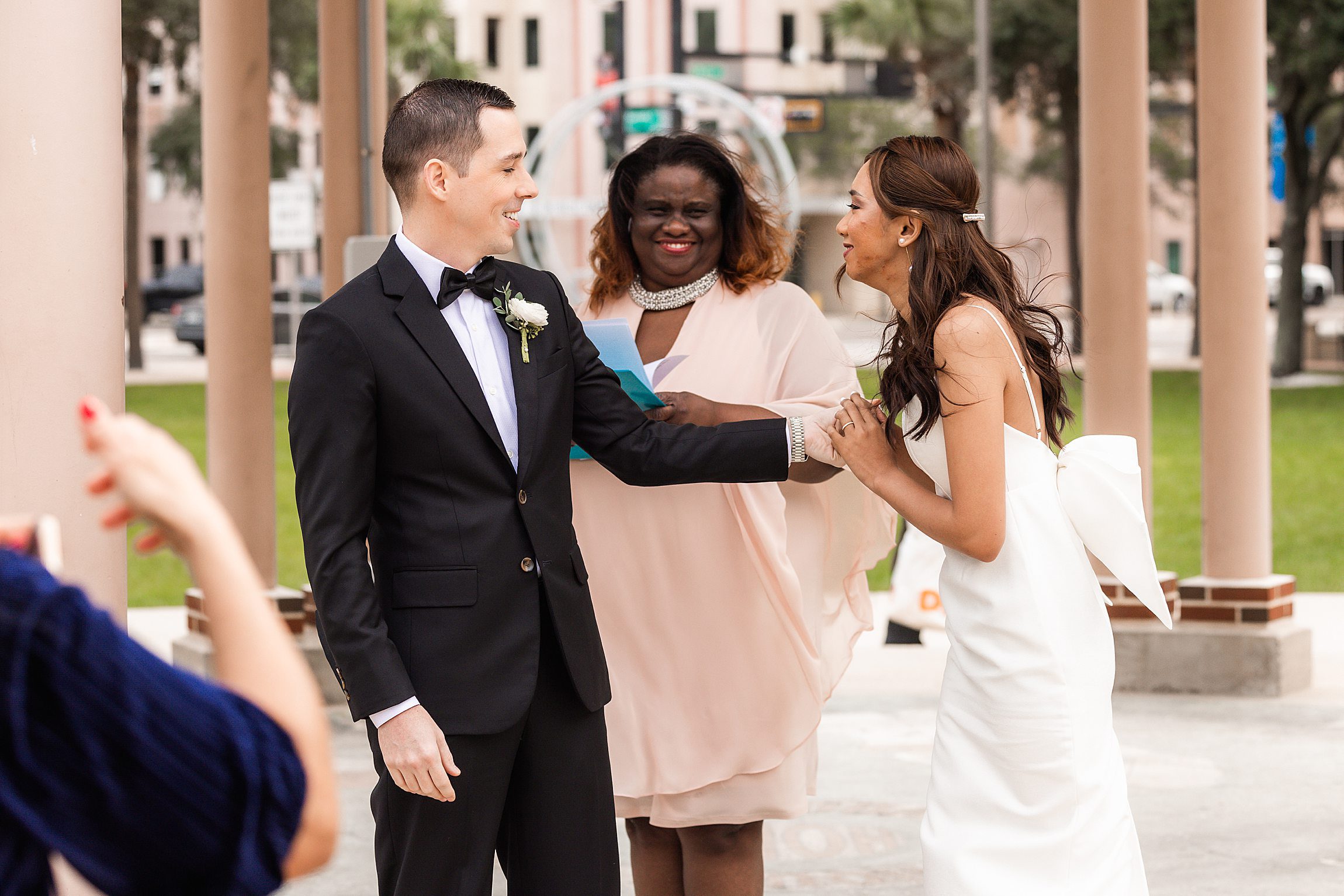 couple getting married in chillura courthouse square in downtown tampa